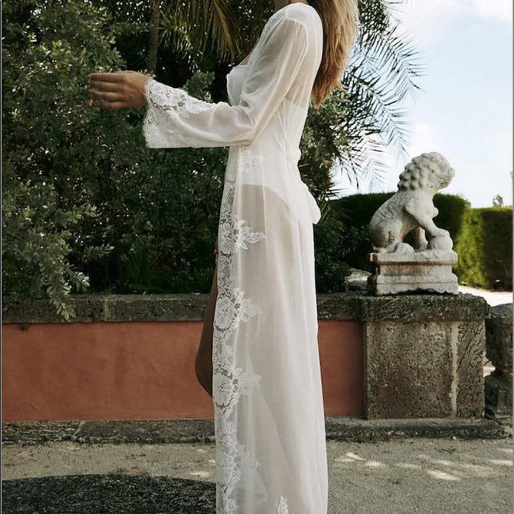 HELENA LONG LACE ROBE
